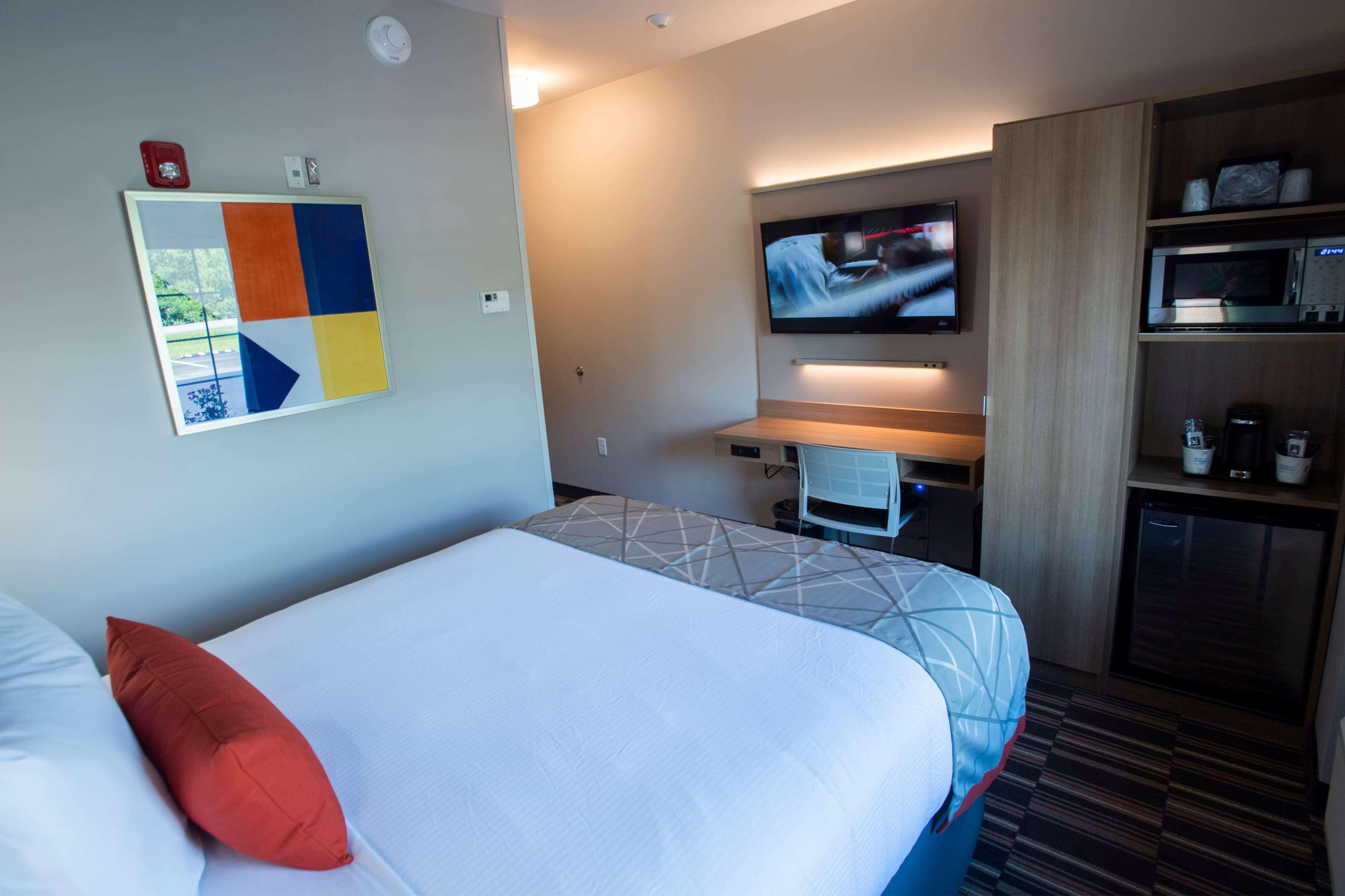 Microtel Inn & Suites By Wyndham Amsterdam Ny Exterior photo