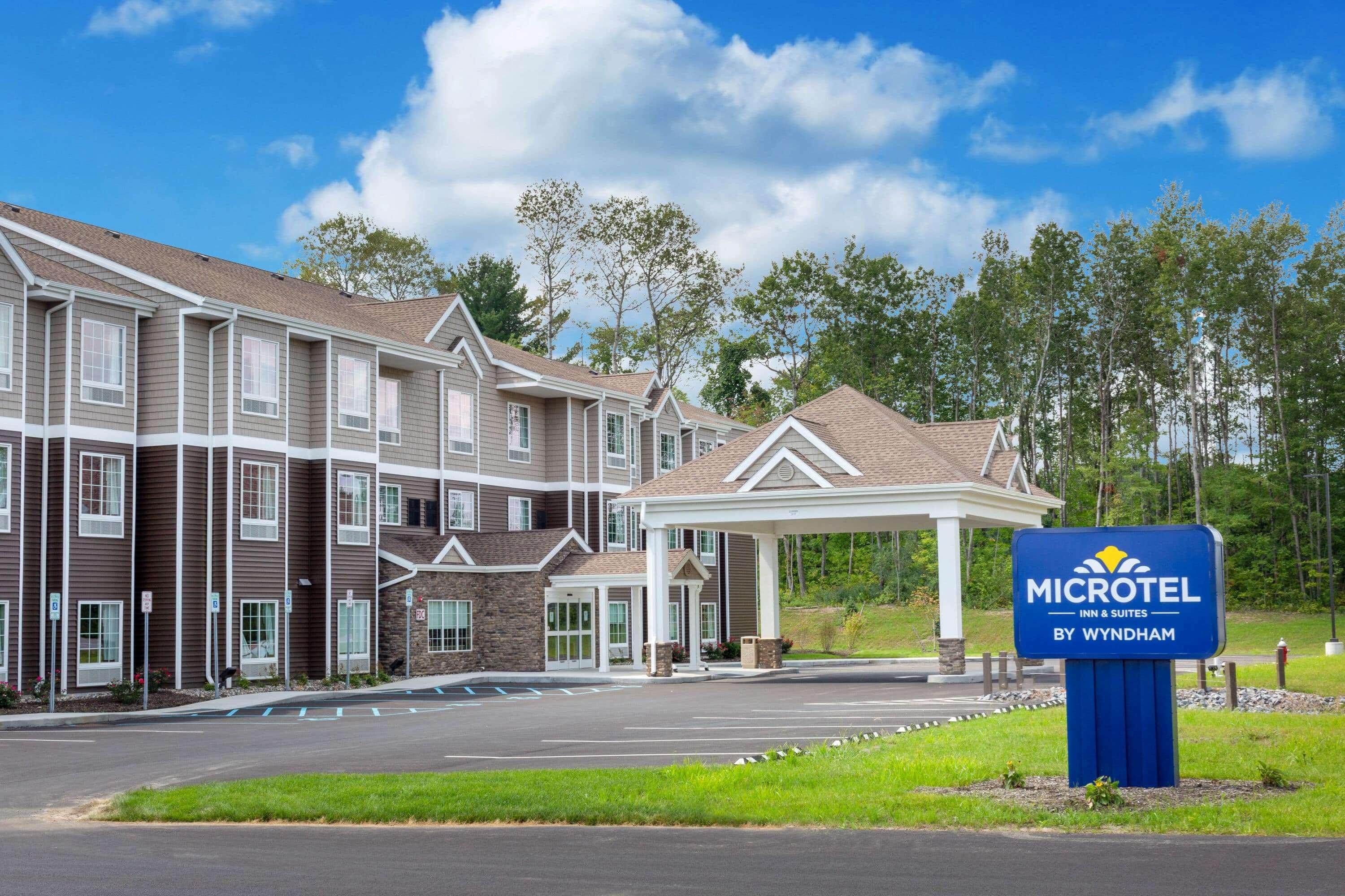 Microtel Inn & Suites By Wyndham Amsterdam Ny Exterior photo